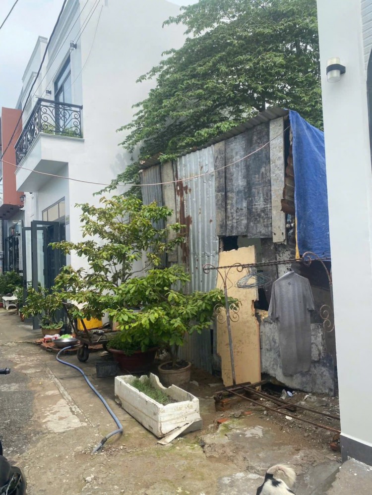 BÁ.N NỀN TẶNG NHÀ CẤP 4 CŨ, TIẾP GIÁP TRƯỜNG CAO ĐẲNG NGHỀ CẦN THƠ - HẺM 57 ĐƯỜNG CMT8, AN THỚI, BÌNH THỦY, CẦN THƠ