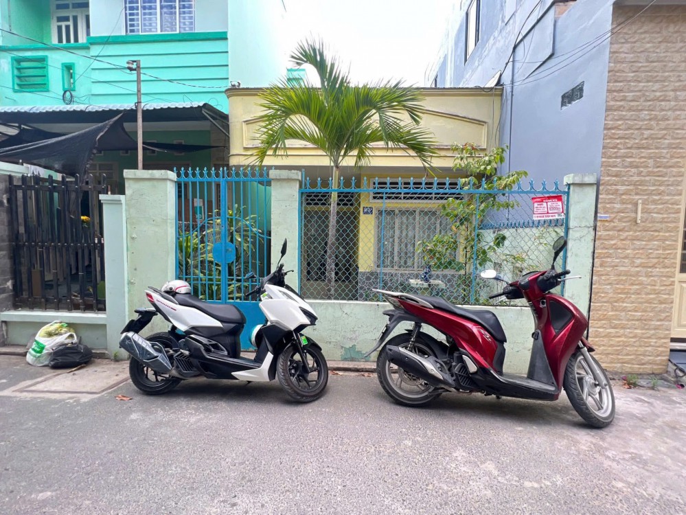 Mua nền tặng nhà cũ hẻm 50 Trần Hoàng Na lộ nhựa 5m