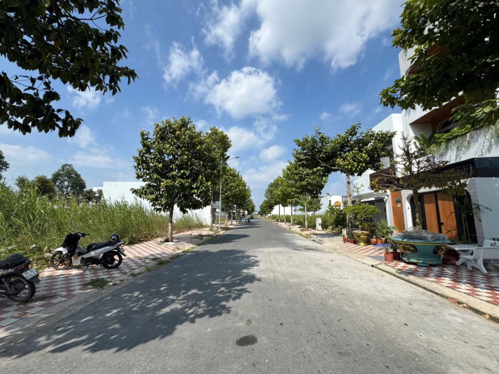 NỀN VỊ TRÍ ĐẸP ĐƯỜNG SỐ 11 KDC HỒNG LOAN 5C