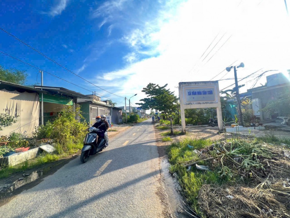 - Nền Xẻo Cui Tân Thới , PĐ cách chợ Cả Lang 1km , tỉnh lộ 923 2km