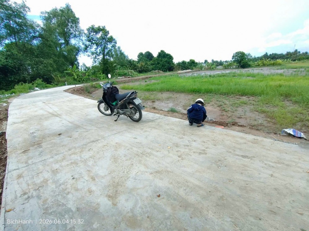 Nền Mặt Tiền Rạch Đường Củi (Tuyến trung tâm bảo trợ Thiên Ân đi vào) - Cách Lộ 40m tầm 1km ( Gần Siêu Thị AEON ) Phường Long Hoà (Cũ) Tp Cần Thơ.