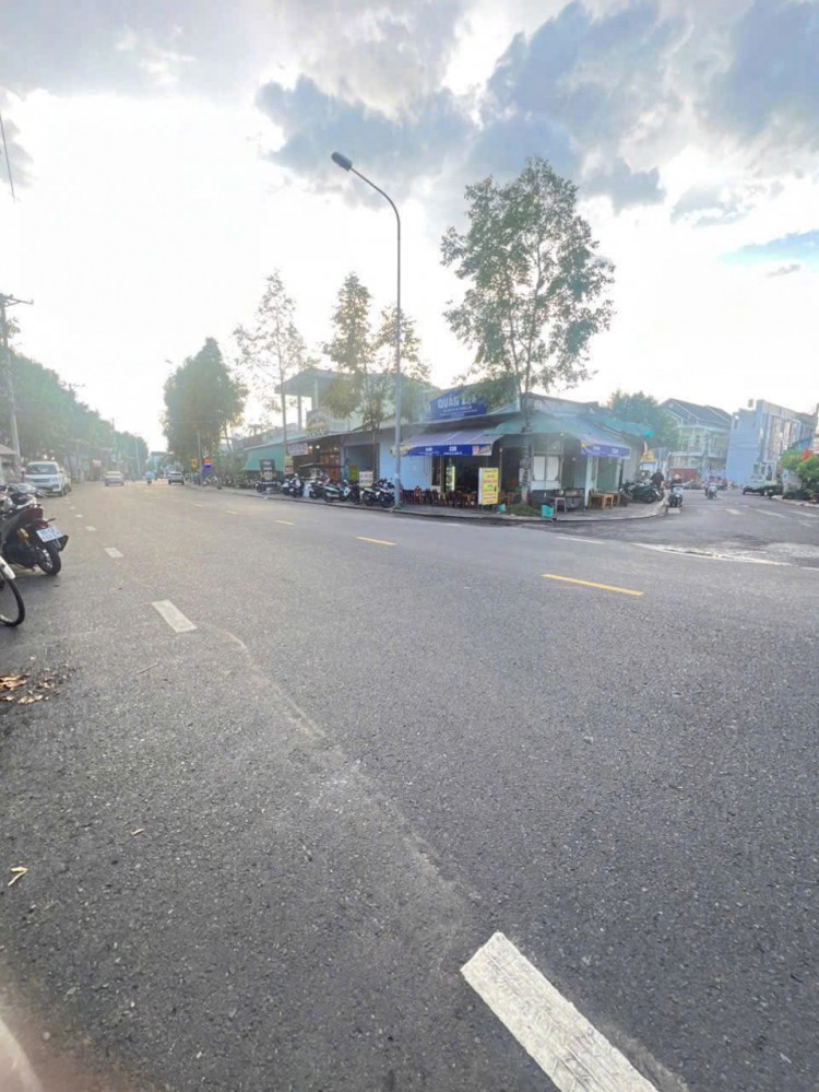 NỀN TRỤC CHÍNH, HẺM 235/48, ĐỒNG VĂN CỐNG
