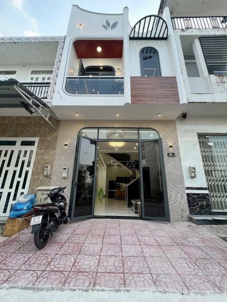 NHÀ TRỆT LẦU THIẾT KẾ HIỆN ĐẠI - ĐƯỜNG 8A  KHU TRUNG TÂM VĂN HOÁ TÂY ĐÔ - PHƯỜNG CÁI RĂNG, TP. CẦN THƠ