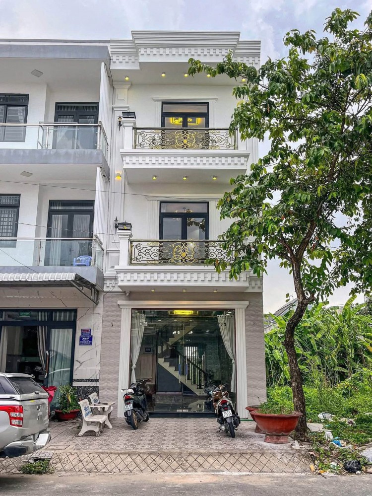 NHÀ HƯỚNG ĐÔNG NAM KIÊN CỐ TRỆT 2 LẦU ĐƯỜNG D6 KDC HỒNG LOAN CẦN THƠ