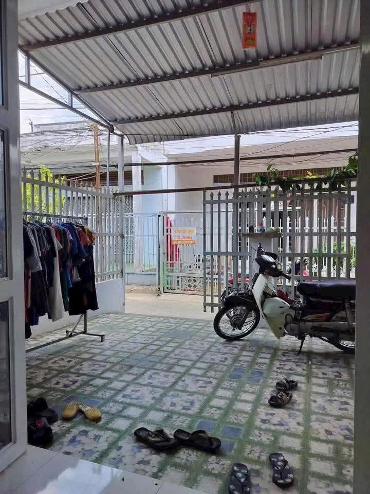 Nhà Kv2 Hưng Phú. Cách cầu Quang Trung 1,5km