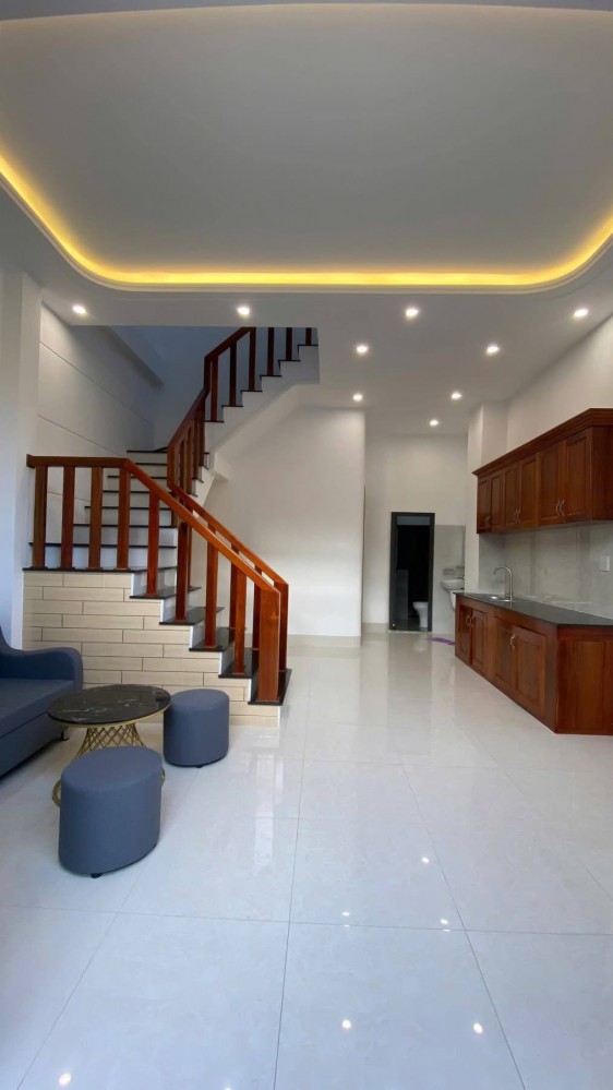BÁN NHÀ LẦU MỚI XÂY 100%, HẺM 311 ĐƯỜNG NGUYỄN VĂN CỪ, Có 3 Phòng Ngủ + 2 Giếng trời