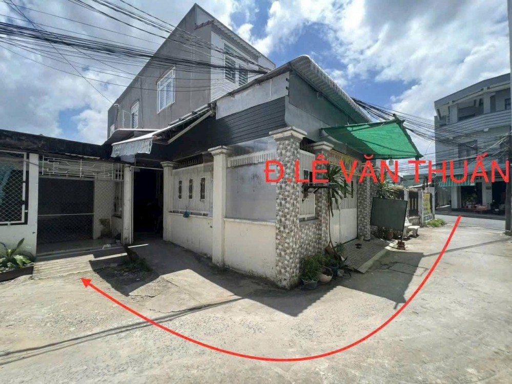 Bán nền diện tích đẹp xe hơi vô tới nền. Hẻm 4m đường LÊ VĂN THUẤN thông ra đường Trần Hoàng Na và đường Nguyễn Văn Linh.