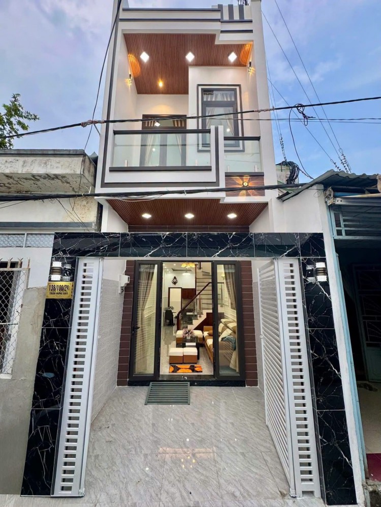 CẦN RA GẤP CÓ GIÁ TỐT CHO KHÁCH THIỆN CHÍ Nhà lộ 4,5 mét hẻm 138/100/2 BTrần Hưng Đạo