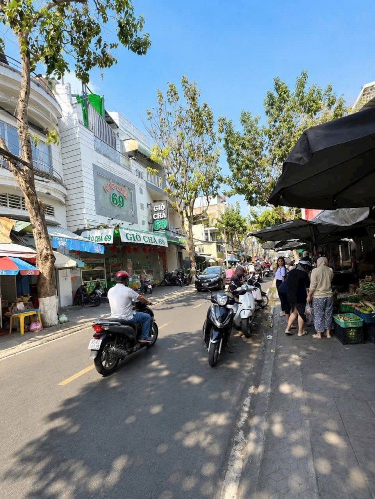 Hàng Hiếm !!! Nhà 2 lầu mặt tiền Đề Thám