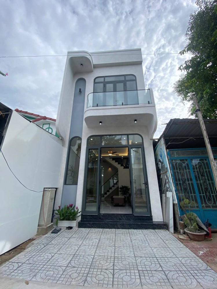 Nhà mới hoàn thiện xong đường C1 kdc Phú An