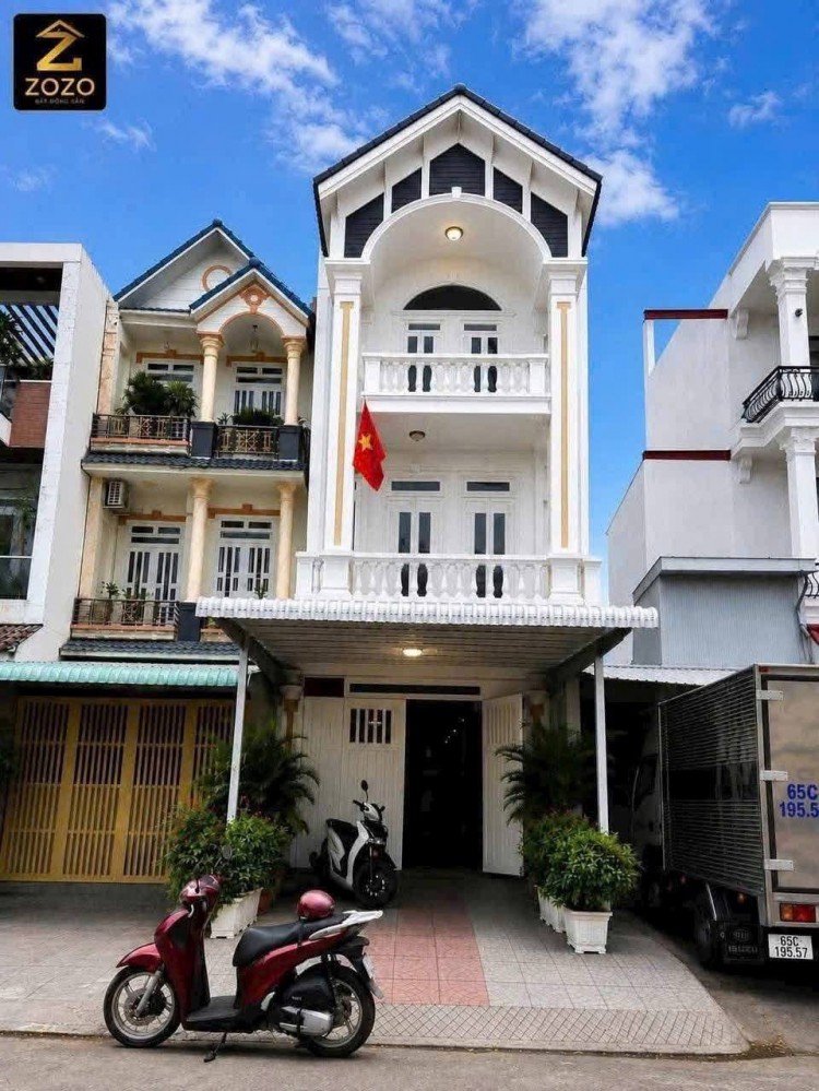 NHÀ 2 LẦU - GIÁ CHỈ NHỈNH 1 LẦU XÍU BÁN NHÀ 1 TRỆT 2 LẦU XÂY Ở RẤT KIÊN CỐ VÀ GIÁ TỐT KDC BÌNH NHỰT (12HA8), PHƯỜNG LONG TUYỀN, TP CẦN THƠ