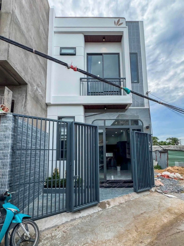 Bán nhanh nhà Trệt Lầu phong cách hiện đại trục chính Đồng Văn Cống, P Bình Thuỷ, Tp Cần Thơ