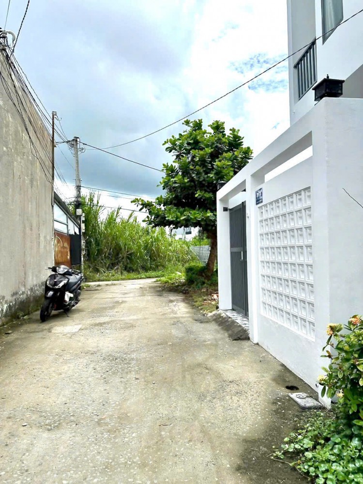 Bán Nhà Trệt Lầu Đường Hoa Viên Thành Đạt Cách đường Nguyễn Văn Cừ 200M