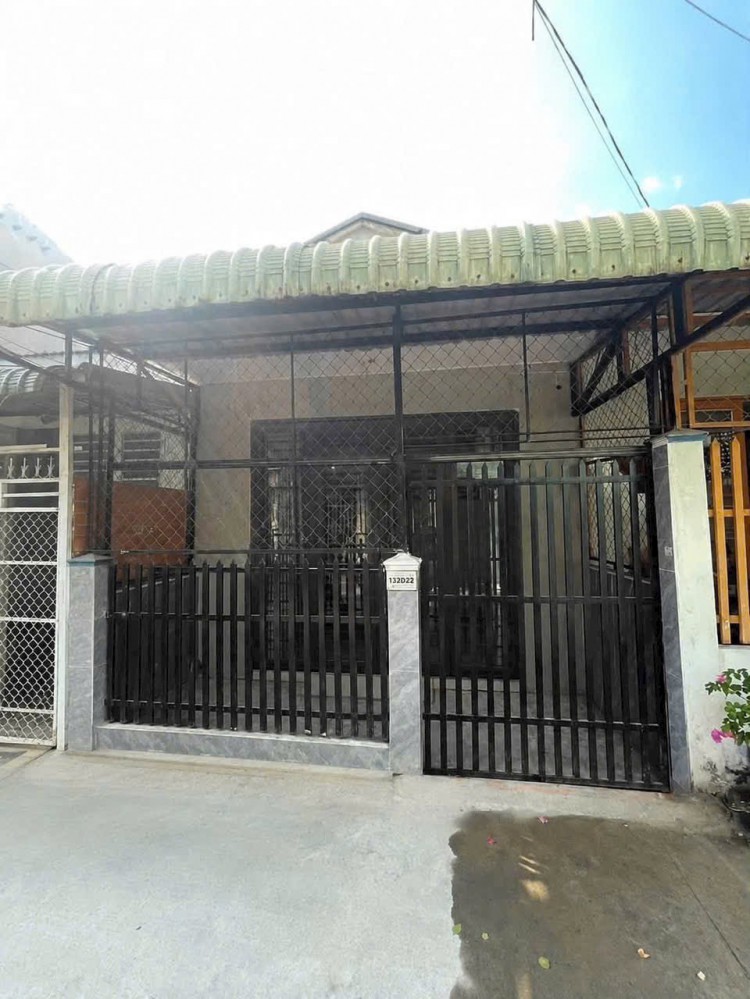 Bán nhà kế bên Đại Học Y Dược - Vị trí: cách Đại học Y Dược khoảng 3.5 phút đi xe, gần vựa cua Đăng Quân.