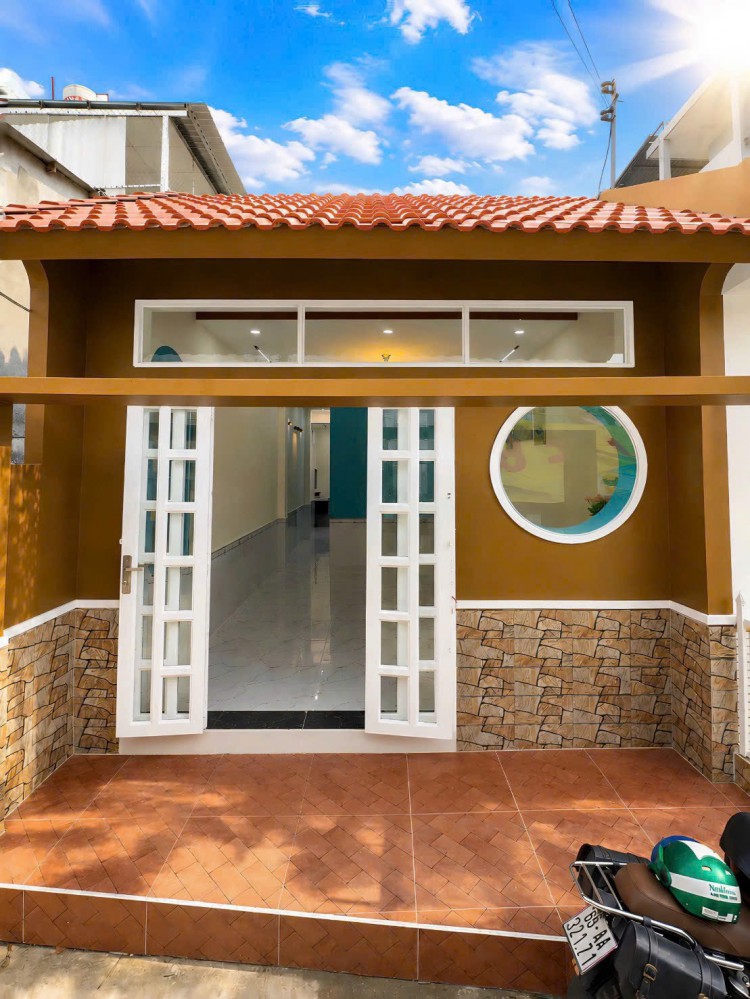 NHÀ XÂY MỚI TUYỆT ĐẸP - GIÁ MỀM - H.194 (ĐỐI DIỆN QK9) ĐƯỜNG CMT8, BÌNH THUỶ, CẦN THƠ.