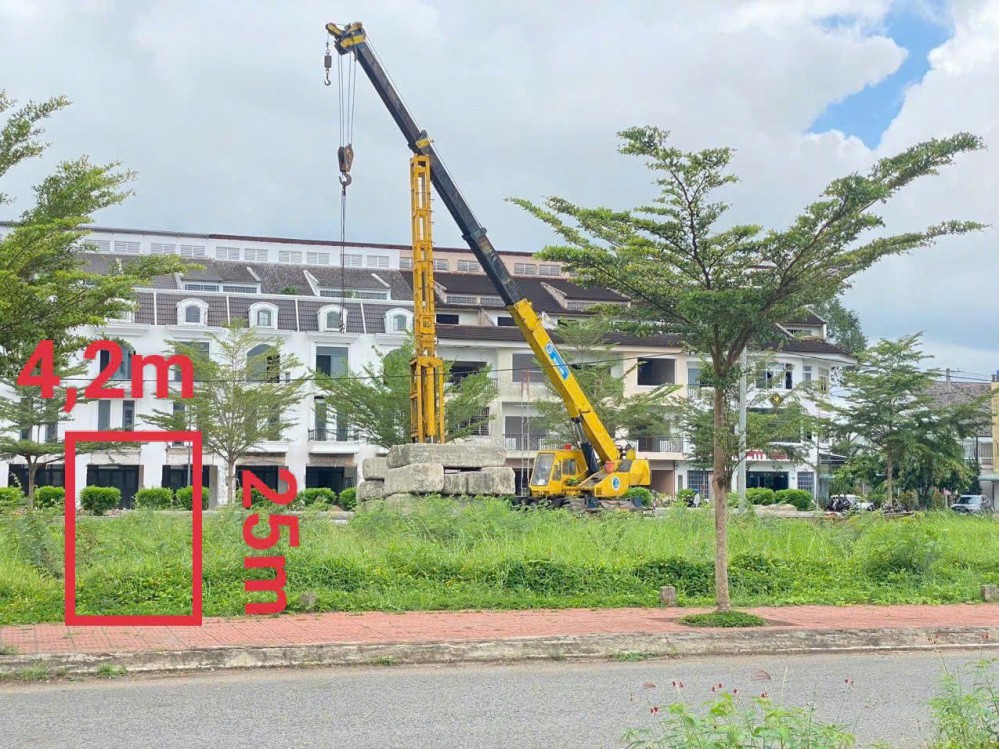 Bán đất nền ngay góc, đối diện công viên ngay đường Võ Văn Kiệt