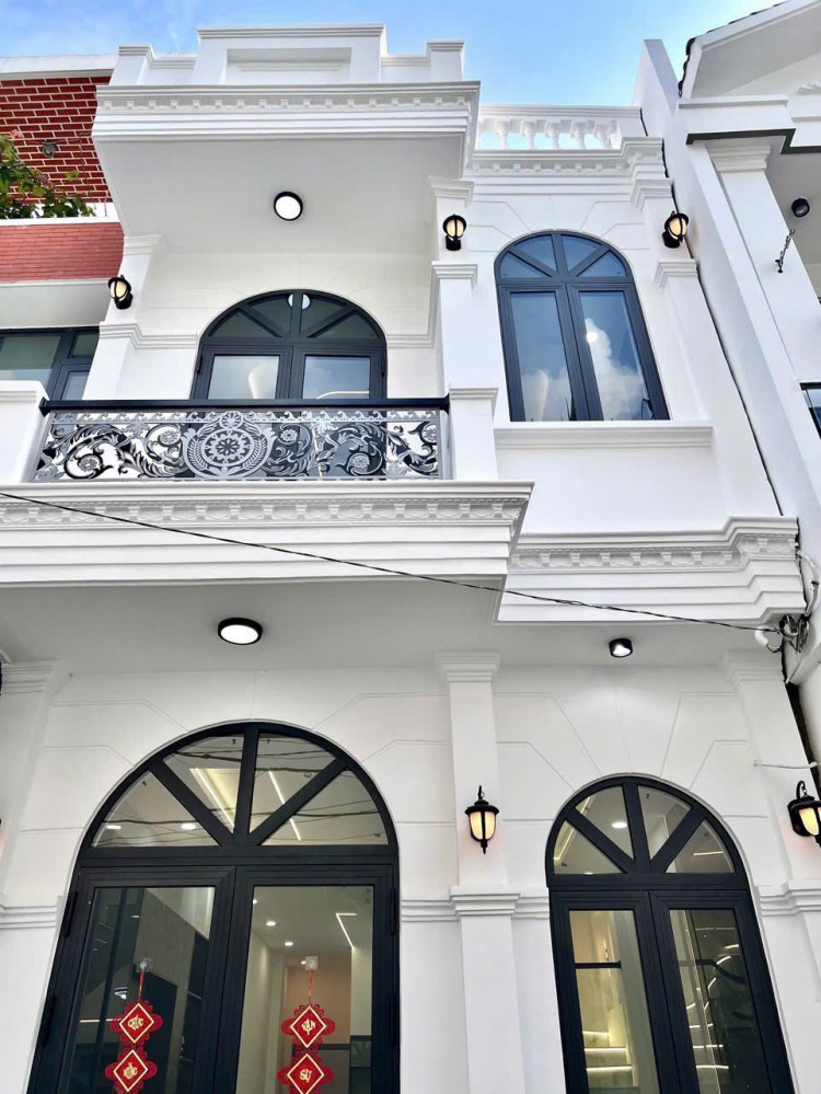 Nhà 1 Trệt 1 Lầu Mới - Hẻm 112 Lê Anh Xuân - Cần Thơ   - Thông ra công viên Yết Kiêu  - Diện tích : 4,2 x 13,4 = 56m2 DTSD 112m2 sổ hồng hoàn công  - Hướng : Bắc - Lộ giới 4m nâng cấp sạch đẹp ôtô