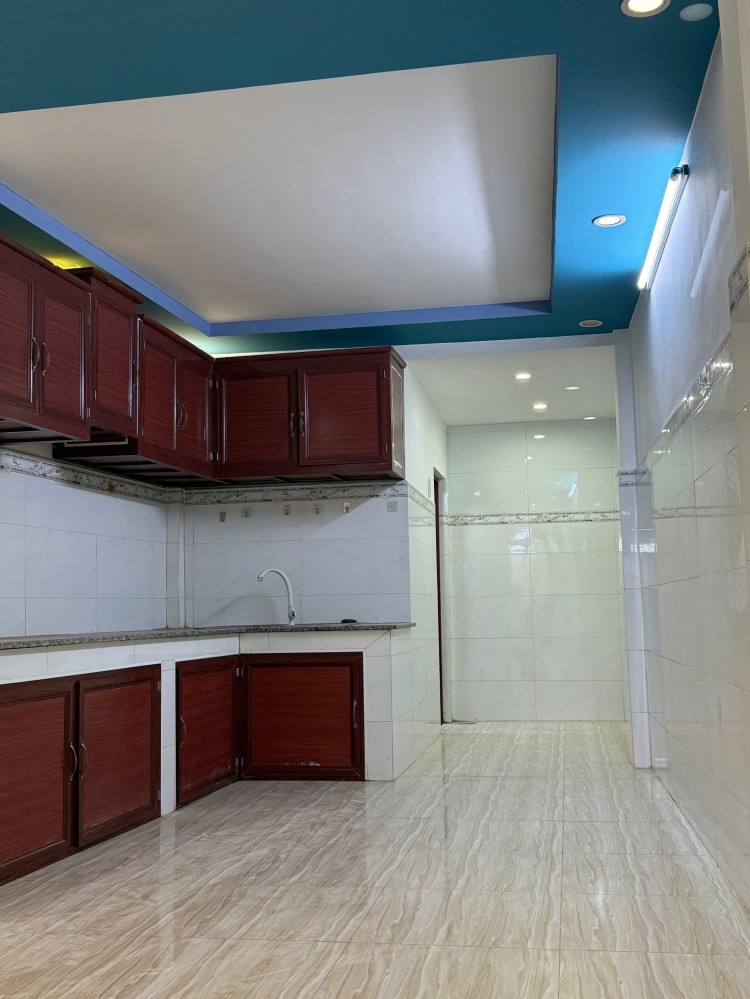 Nhà 1 trệt 1 lầu hẻm cách trục chính Nguyễn Văn Cừ 30m, đã hoàn công, đưa trước300 triệu nhận nhà, ngân hàng hỗ trợ gần 70%