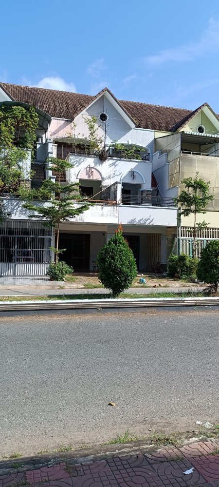 BÁN NHÀ 1 TRỆT 2 LẦU,4 PHÒNG NGỦ,DIỆN TÍCH 100M2,SỔ HỒNG RIÊNG,LH 0971276627 PHI