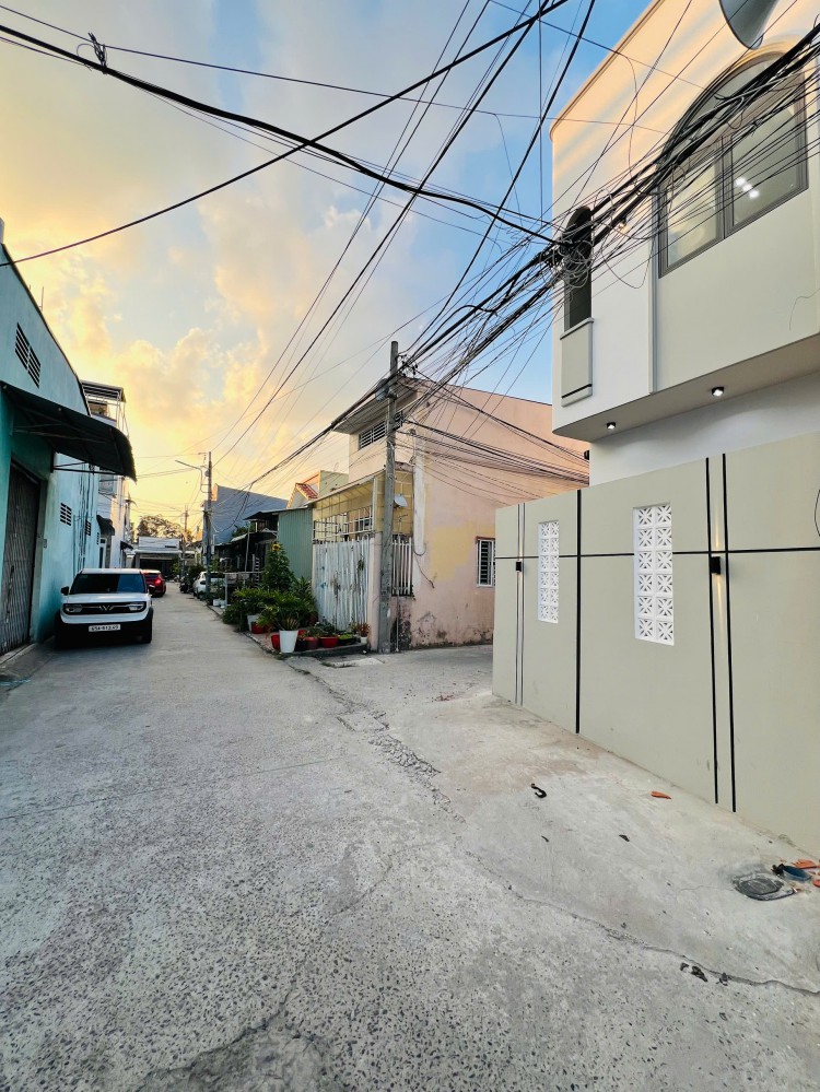 Nhà Trệt Lầu Góc 2 Mặt Tiền Full Nội Thất, CMT8, CT