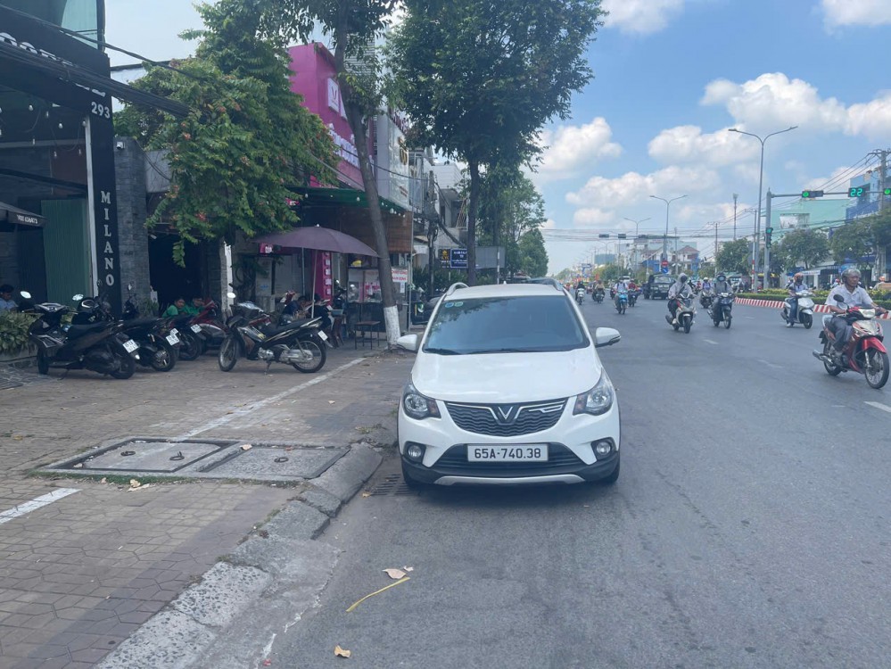 Cần bán nhà 1 trệt 3 lầu 180m2 đường Nguyễn Văn Cừ, P. Cái Khế, TP. Cần Thơ