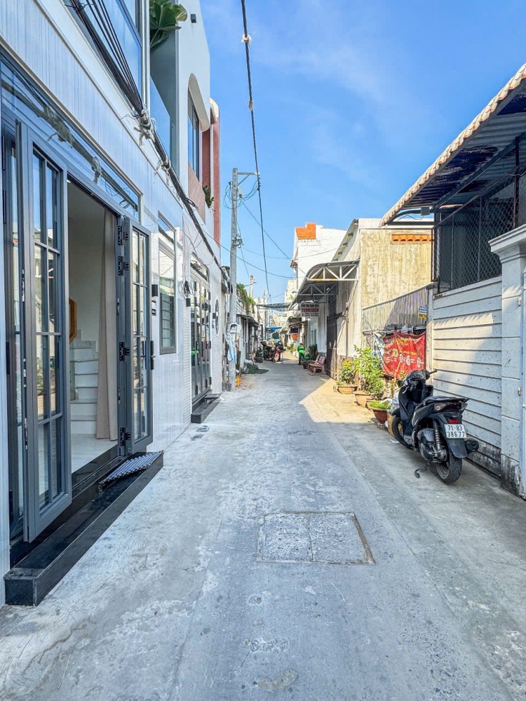 Giá Tốt Bất Ngờ! Nhà 2 Tầng Full Nội Thất – Nguyễn Văn Cừ – Nhanh Tay Kẻo Mất