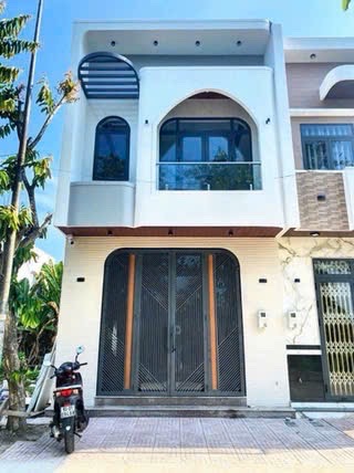 BÁN NHÀ LẦU MỚI ĐẸP HẺM 67 Hùng Vương có chỗ đậu oto ngay trung tâm Ninh Kiều, TP Cần Thơ