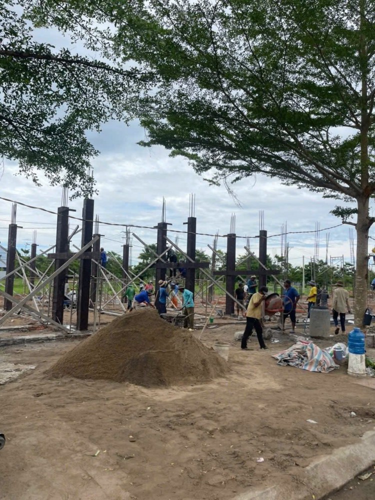 Bán nhà 1 trệt 1 lầu trục chính kdc minh Châu sóc trăng
